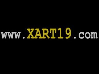 Модель наступний двері в спідня білизна вдарив