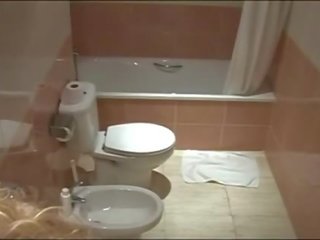 Caché camara beauté bain masturbation