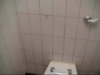 Publik kakus peeing