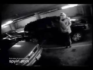 Veiligheid camera in parking hoop vangsten koppel hebben seks